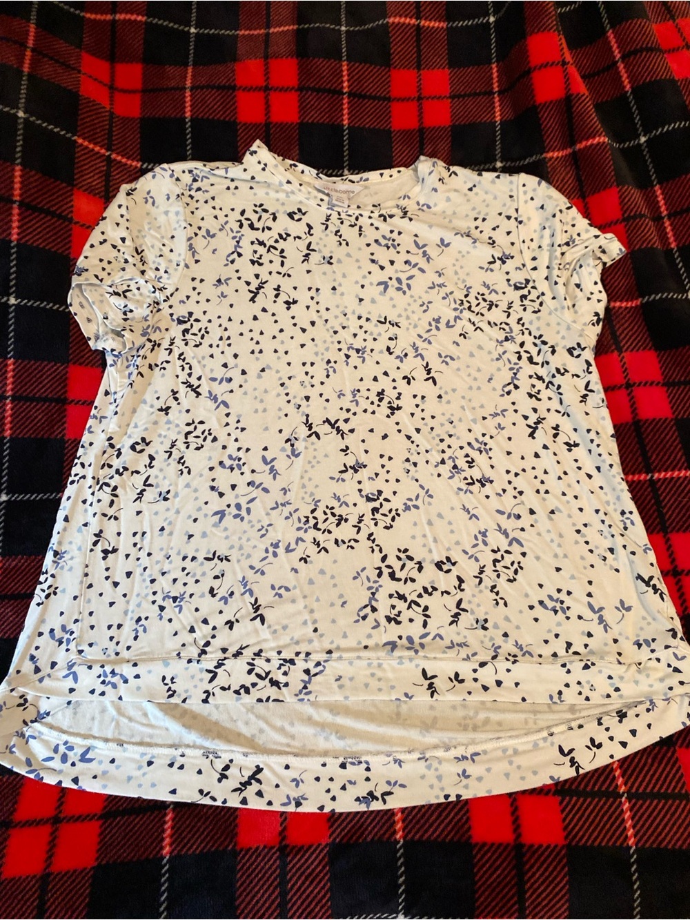 Liz Claiborne White Short Sleeve Tee with Blue Floral Scatter